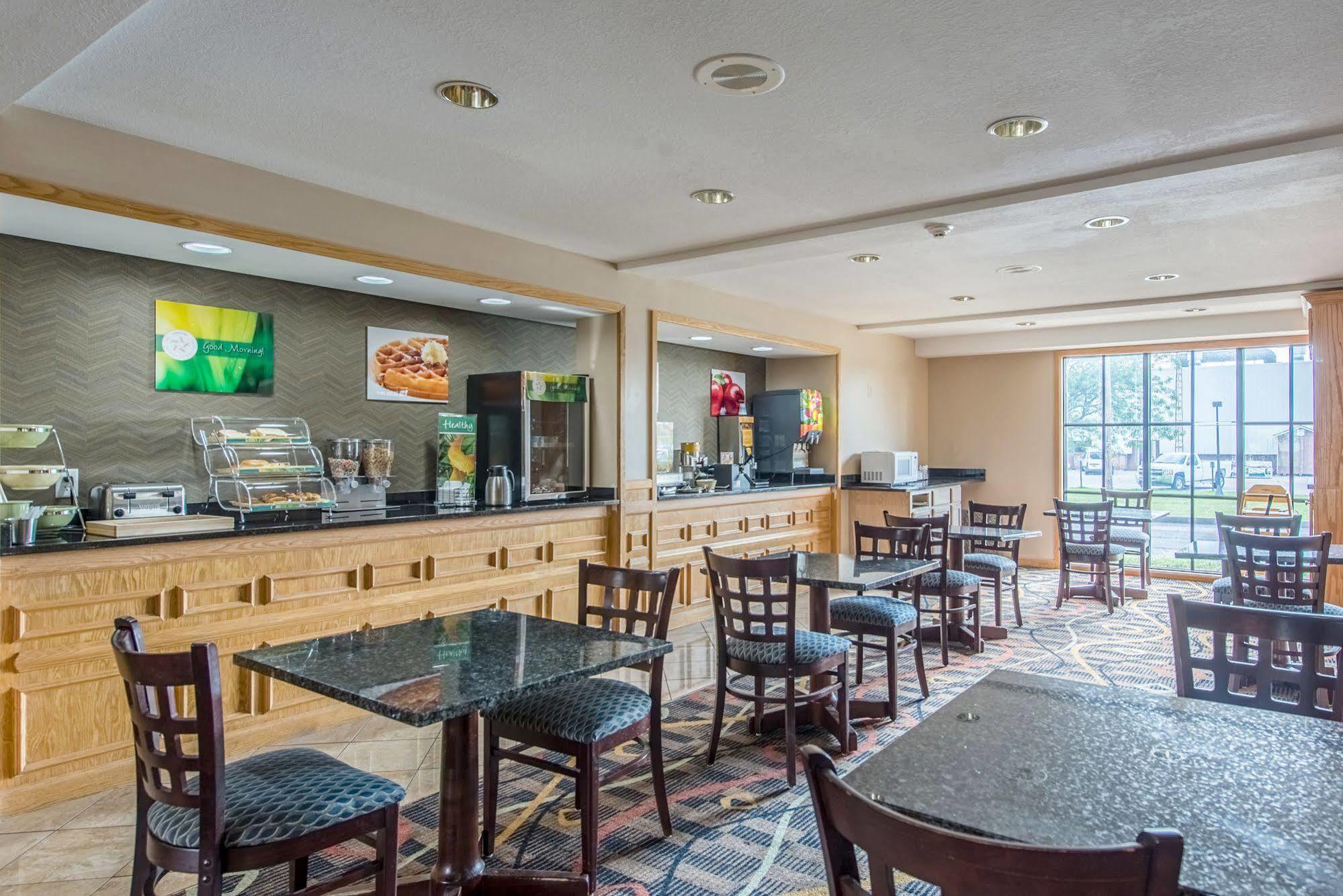 Cardinal Inn & Suites Muncie Dış mekan fotoğraf